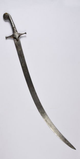 ORIENTAL SABRE DIT YATAGAN.
Horn and bronze...