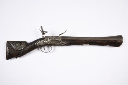 ELEGANT TROMBLON.
Iron frame, barrel decorated...