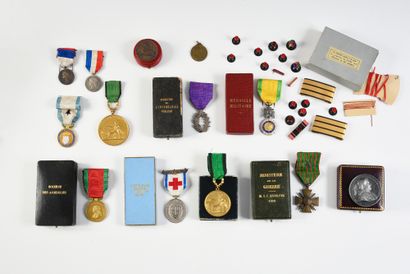 LOT OF DECORATIONS. 
 Including: Croix de...