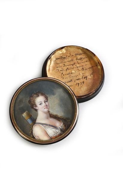 TABATIERE.
In black tortoiseshell, round...