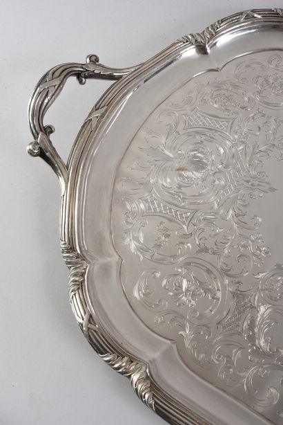 LARGE SERVING TRAY.
WITH THE COAT OF ARMS...