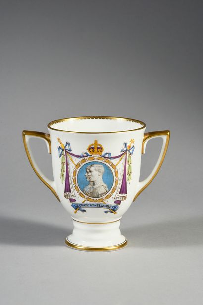 GEORGE VI, roi de Grande-Bretagne (1895-1952).
Coupe...