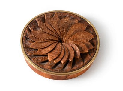 ROUND TABATIERE.
In burr walnut, opening...