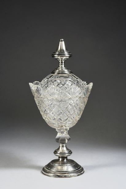 DRAGOIR. 
 In crystal, decorated with star...