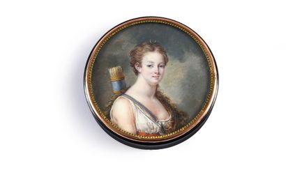 TABATIERE.
In black tortoiseshell, round...