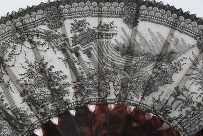 Rare folded fan, Chantilly, spindles, Bayeux,...