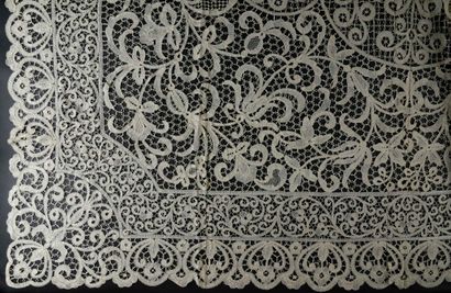 Tablecloth or large panel in bobbin lace,...