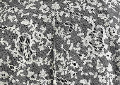 A triangular lace shawl, bobbins, 2nd half...