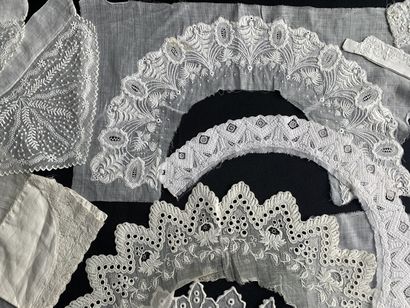 Collar and cuffs in white embroidery, XIXth...