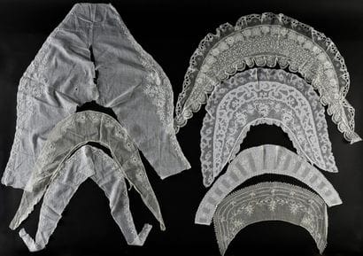 Six collars in white embroidery, XIXth century.
In...