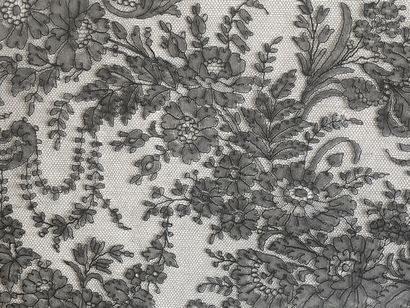 Fan leaf in Chantilly lace, spindles, last...