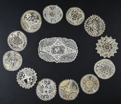 Embroidered handkerchiefs, collars and doilies,...