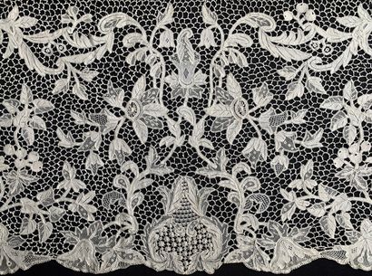 Large Youghal ruffle, needlepoint, Ireland,...