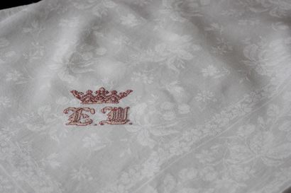 Banquet tablecloth with cherries, damask...