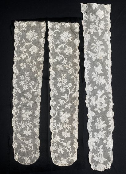 
Barbs in Valenciennes lace, spindles, circa...