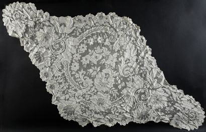 Important meeting of lace yardage and stoles,...
