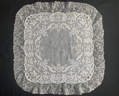 Sumptuous large embroidered handkerchief,...