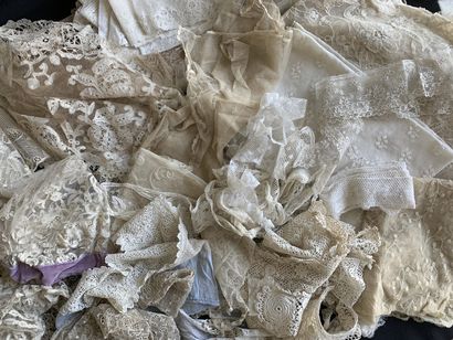Important collection of lace, spindle and...