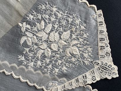 Collar and cuffs in white embroidery, XIXth...