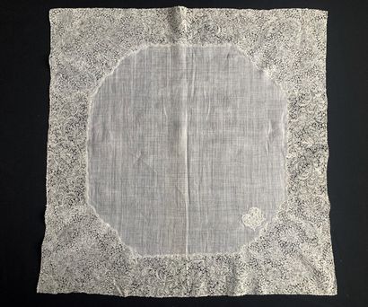 Handkerchiefs in bobbin lace, 18th century.
The...