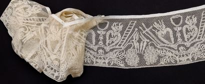 Rare alb with liturgical attributes, spindle,...