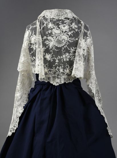 Sumptuous mantilla, Gauze stitch, needlepoint,...