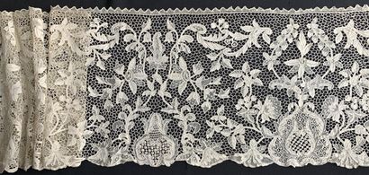 Large Youghal ruffle, needlepoint, Ireland,...