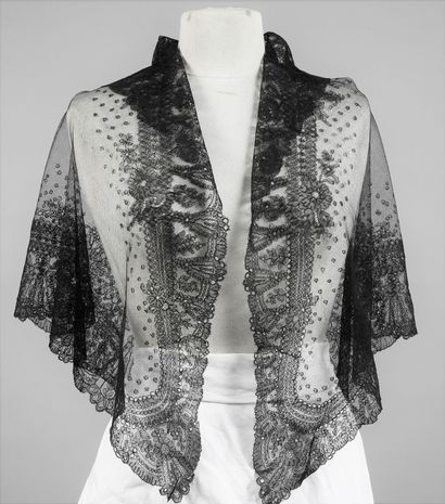 Two Chantilly lace mantillas, 2nd half of...