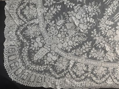 Sumptuous lace shawl application of England,...