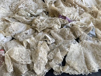Important collection of lace, spindle and...