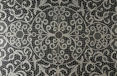 Tablecloth or large panel in bobbin lace,...