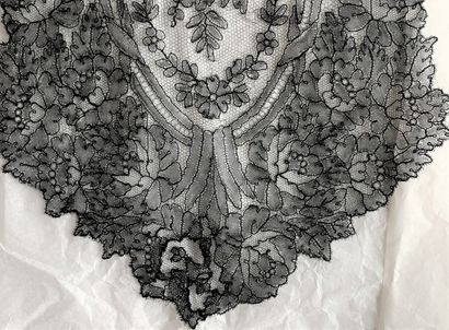 Set of collar and cuffs, Chantilly ties,...