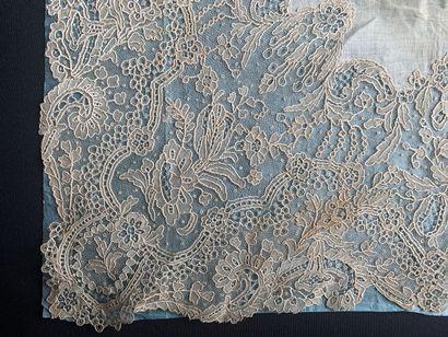 Five handkerchiefs, Point de Gaze and Duchesse,...