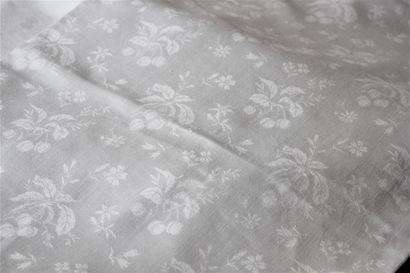 Banquet tablecloth with cherries, damask...