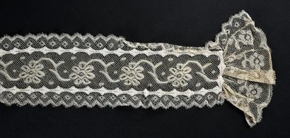 Tie in Valenciennes, spindles, circa 1870-80.
In...
