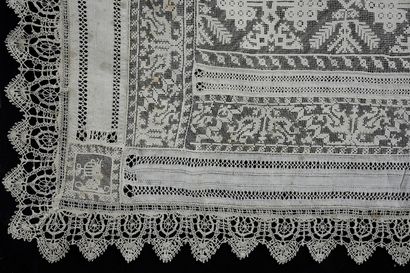 Rare table carpet in linen and lace, 1st...