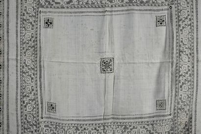 Rare table carpet in linen and lace, 1st...