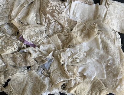Important collection of lace, spindle and...