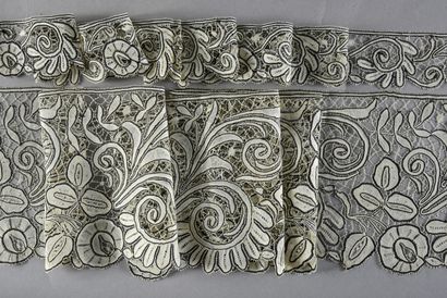 Rare two-coloured lace, Honiton (?) end of...