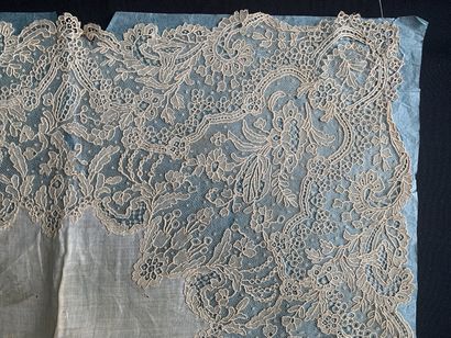 Five handkerchiefs, Point de Gaze and Duchesse,...