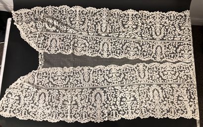 Old Flanders lacework, end of the 19th century.
Borders...