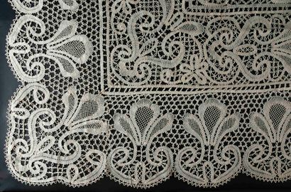 Tablecloth or large panel in bobbin lace,...