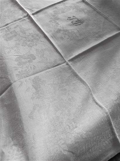 Suite of eighteen damask napkins, 2nd half...