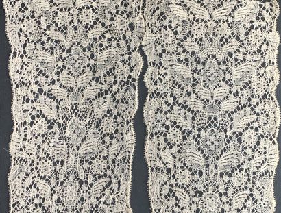 Rare pair of Binche lace barbs, spindles,...