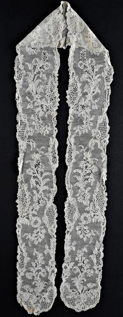 Pair of barbs, Alençon, France, circa 1750-1760.
Extremely...