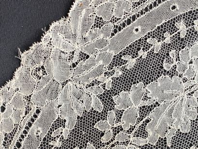 Set of collar and cuffs, Chantilly ties,...
