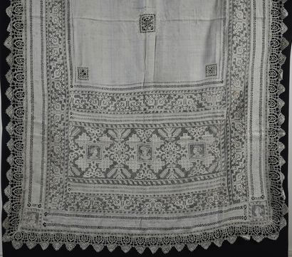 Rare table carpet in linen and lace, 1st...