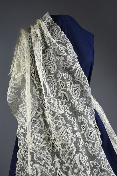Large bobbin lace stole, Buckinghamshire,...