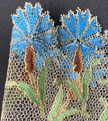 Rare polychrome Chantilly border, spindles,...