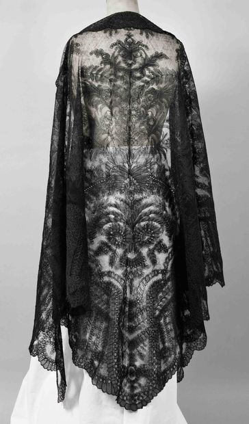 Shawl with one point, mechanical Chantilly,...